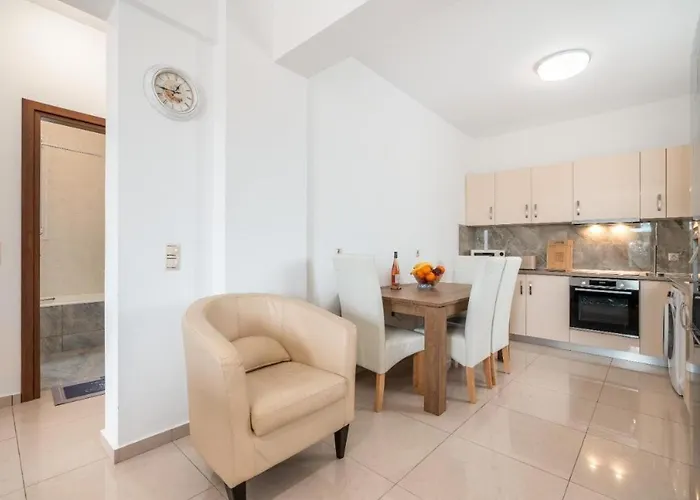 Elias With View * Rhodes City