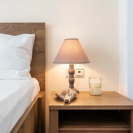 Elias With View